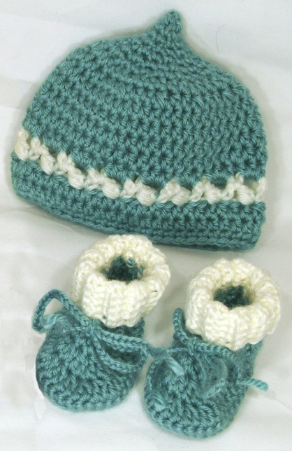Baby hat - booties - sage white